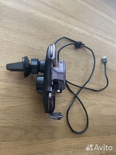 Держатель для телефона с беспроводной зарядкой