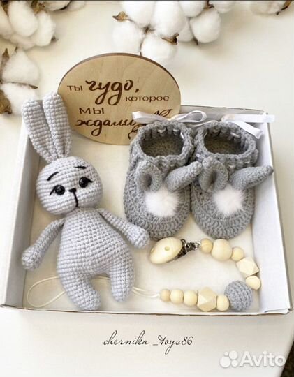 Бокс для новорождённых.Погремушки,вязаные игрушки