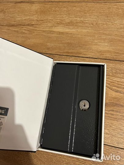 Книга сейф с ключами