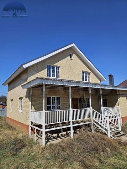 Коттедж 289 м² на участке 15 сот.