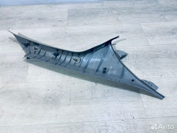 Обшивка стойки левая Nissan Armada SUV VK56DE 2004