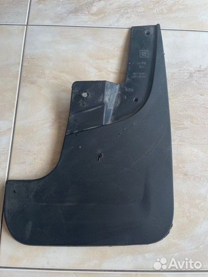 Брызговик передний правый Chevrolet Trail Blazer С