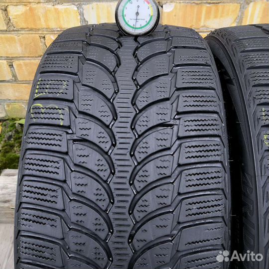 Bridgestone Blizzak LM-32 215/40 R17