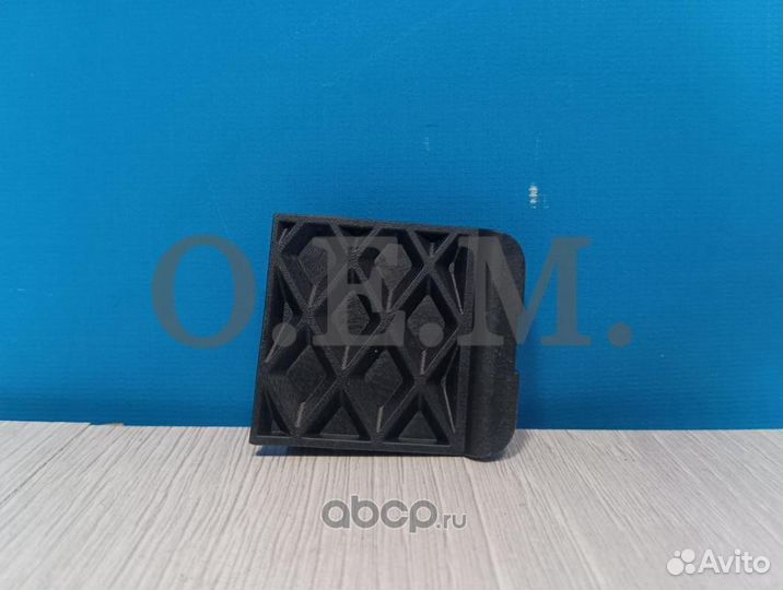 Заглушка крюка Ford Focus 3 2011