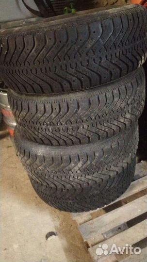 Goodyear UltraGrip 500 215/60 R16