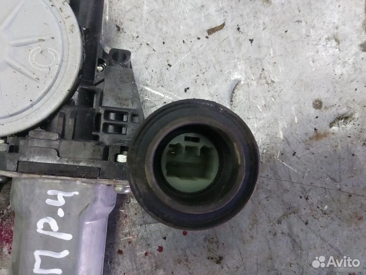 Стеклоподъемник двери прав. перед. Toyota RAV4