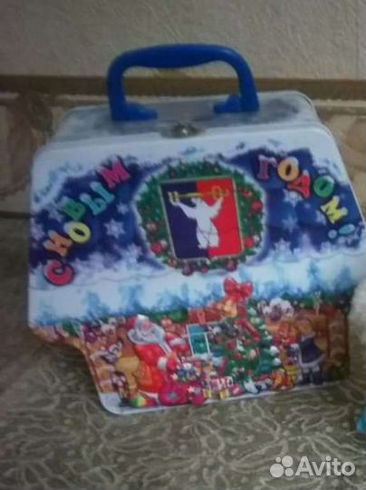 Большой,железный сундучок-копилка для подарка