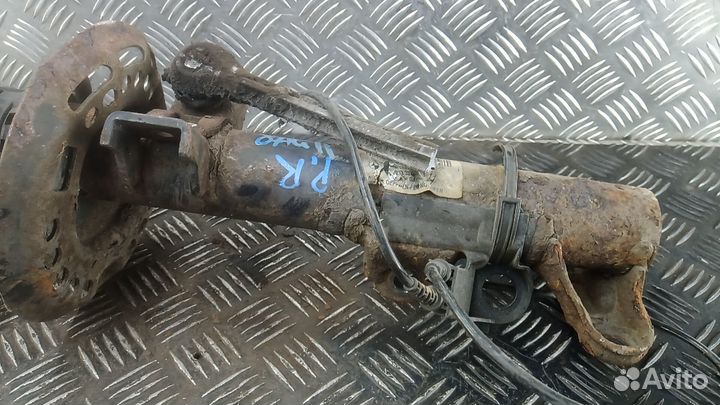 Стойка передняя правая mercedes benz E-class W212 2010