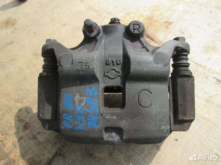 Суппорт передний правый Nissan Tino V10 QG18DE