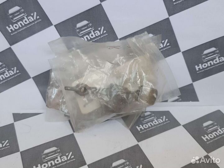 Рокер клапана и ось коромысла Yamaha