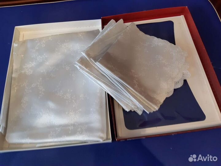 Набор скатерти и салфеток