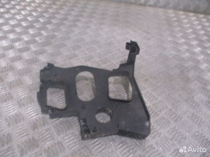 Кронштейн панели пластиковый MAN 81617016351