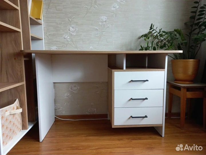 Письменный стол, письменные и компьютерные столы