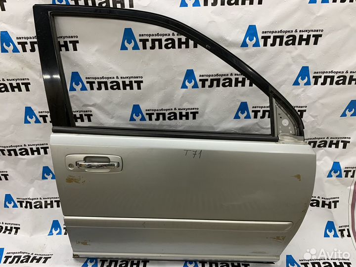 Передняя правая дверь Nissan X-Trail