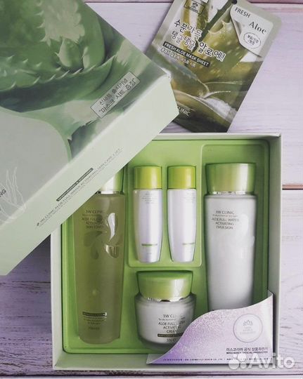 Набор уходовой косметики с алоэ 3W Clinic Aloe