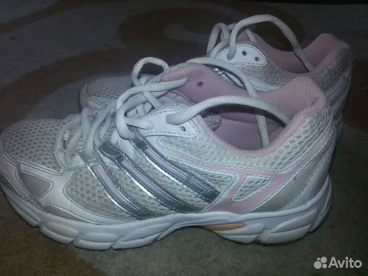 Кроссовки белые