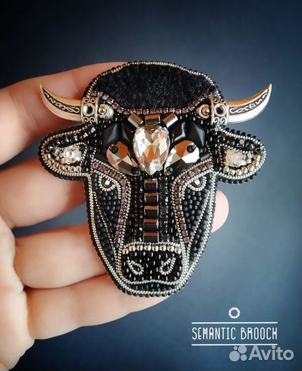 Брошь ручной работы бык