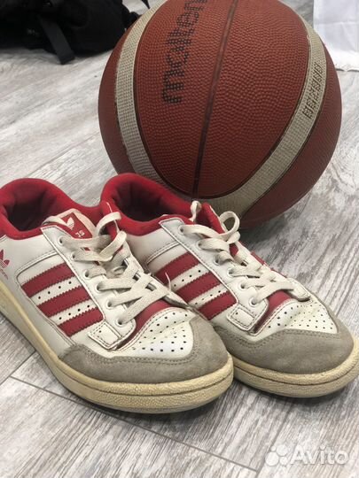 Кроссовки adidas