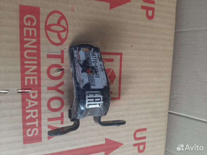 Петля двери задней правой Lexus GS