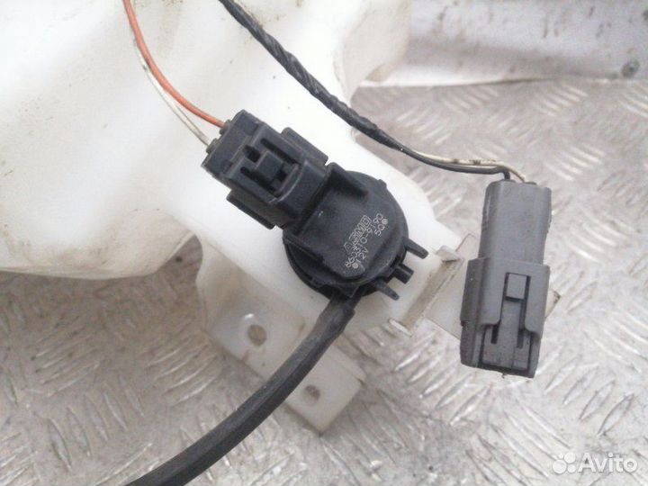 Бачок омывателя Mazda 3 BL 2011