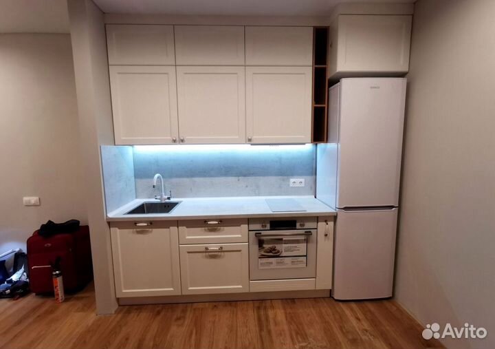 Кухонный гарнитур в стиле хай тек