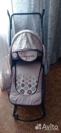 Стульчик для кормления, санки, кровать детская