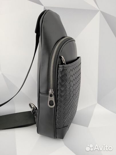 Кожаная нагрудная сумка плетёная