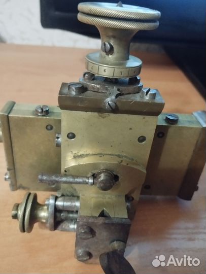 Суппорт часового токарного станка