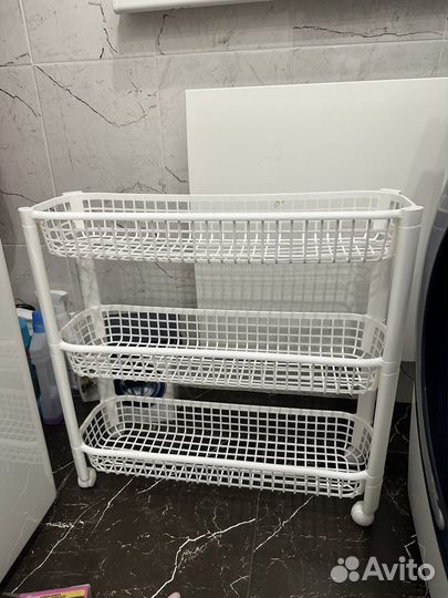 Этажерка на колесиках