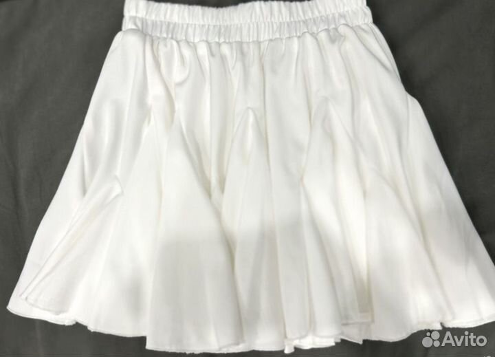 Трендовая белая юбка