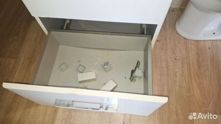 Тумба напольная с раковиной, сифоном и краном бу