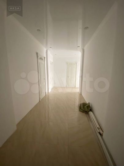 2-к. квартира, 82 м², 1/6 эт.