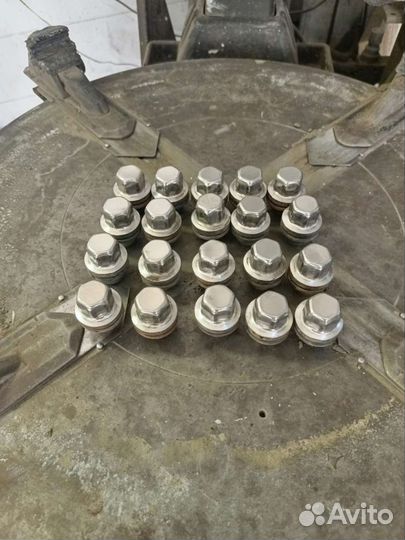 Колесные гайки range rover