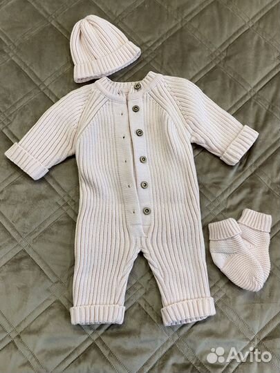 Вязанный комбинезон для новорожденного