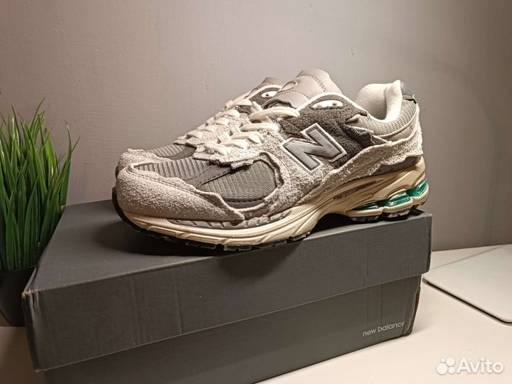 Кроссовки NB 2002R