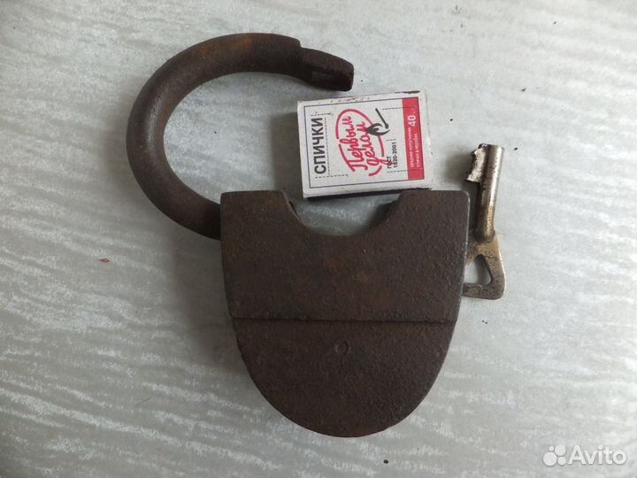 Кованый замок 19-века