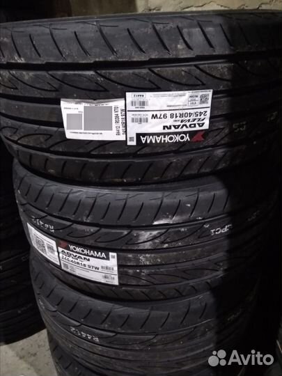 Yokohama Advan Fleva V701 245/40 R18 97W