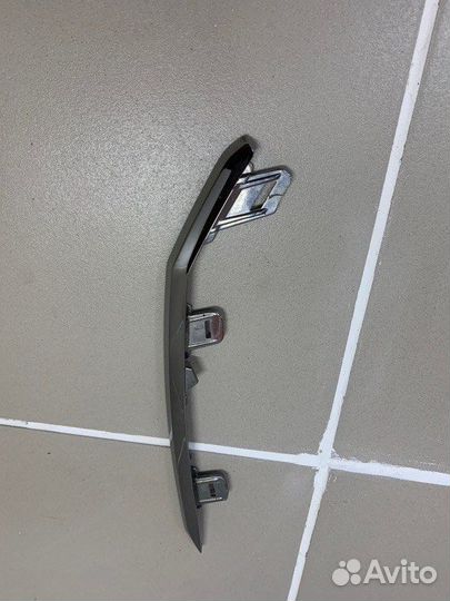 Накладка решетки радиатора Toyota Land Cruiser