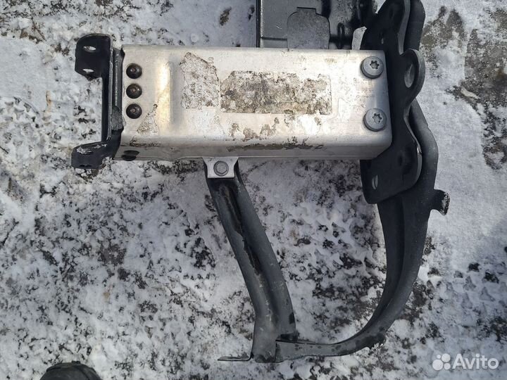 Кронштейн усилителя переднего бампера мерседес 211