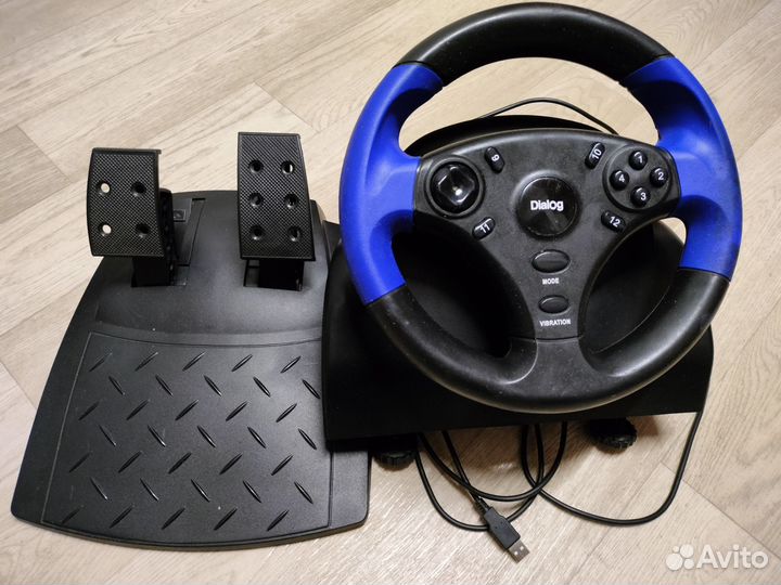 Игровой руль с педалями