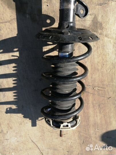 Стойка передняя левая Honda Fit GE6 L13A