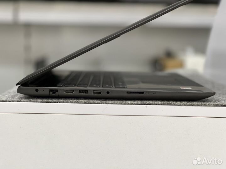 Идеальный Lenovo 330-17AST A6-9225 Radeon 530 2Gb