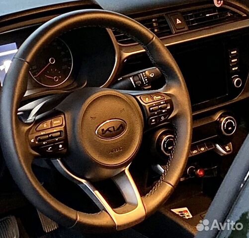 Наклейки на эмблемы чёрные Kia