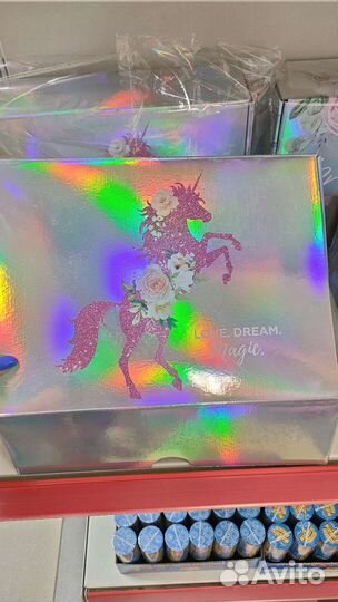 Подарочная коробка