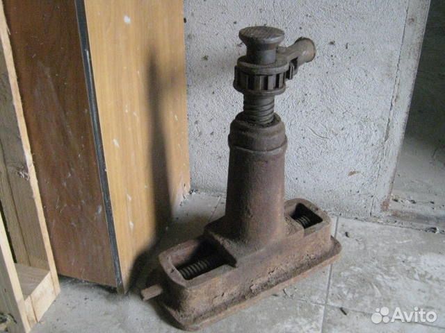 Домкрат винтовой железнодорожный 10 тонн