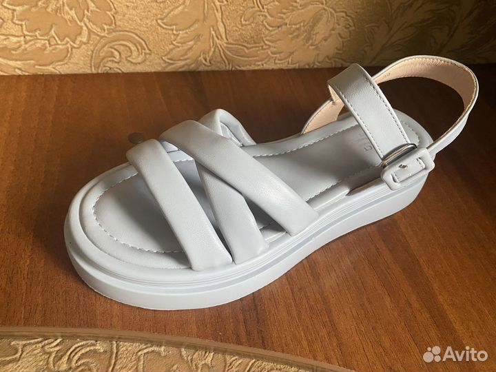 Босоножки (сандали)