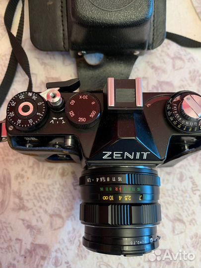 Фотоаппарат Зенит 11 с объективом Зенитар М-1.9/50