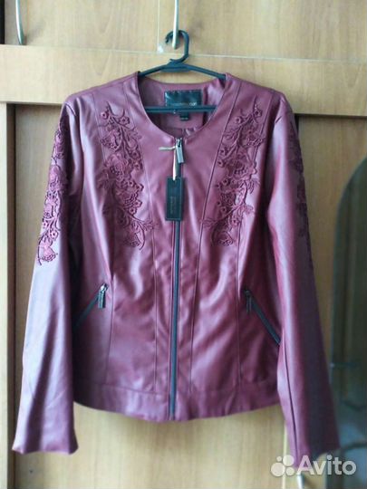 Новая красивая кожаная куртка с вышивкой р. 48-50