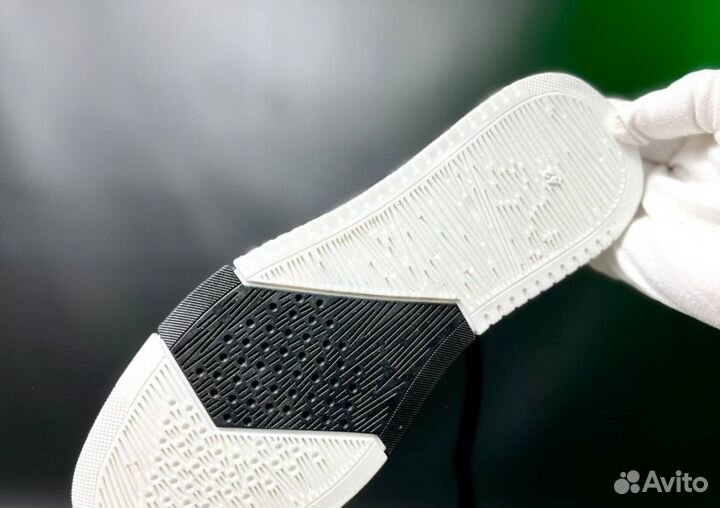 Кроссовки Boss стильные