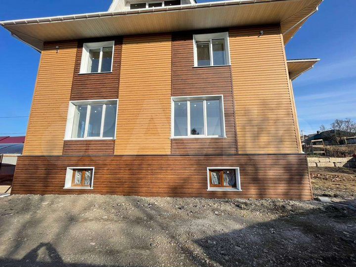 Дом 250 м² на участке 6,5 сот.